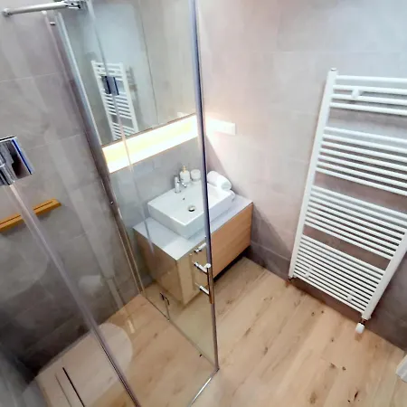 Premium Pinea ポビエロボ