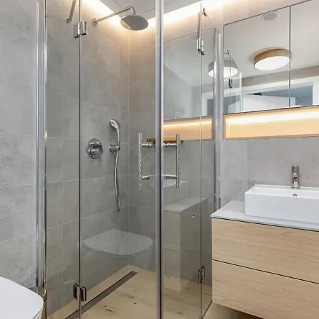 アパート Premium Pinea ポビエロボ